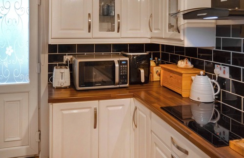 Woodhall Spa Cabaña | Escape to this charming holiday cottage, perfect for couples and small families.