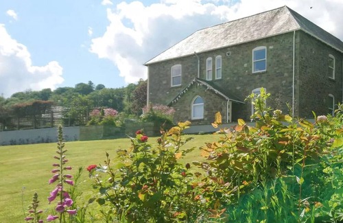 Llanfynydd Cabaña | 1 bedroom accommodation in Llanfynydd