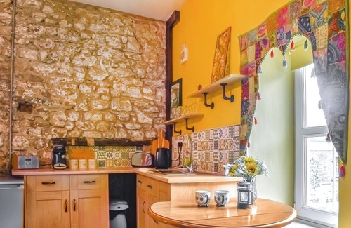 Pentrefelin Cabaña | 1 bedroom accommodation in Llanfynydd