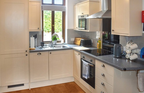Raymonds Hill Cabaña | 1 bedroom accommodation in Lyme Regis