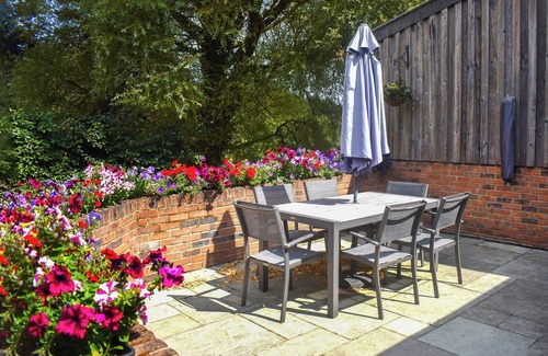 Raymonds Hill Cabaña | 1 bedroom accommodation in Lyme Regis