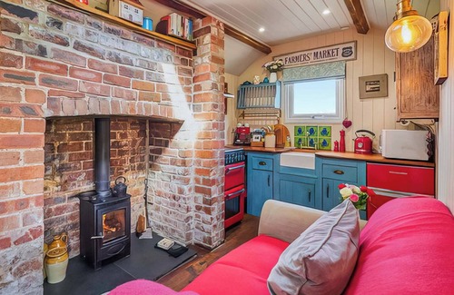 Llangadog Cabaña | 1 bedroom accommodation in Llangadog , Carmarthenshire