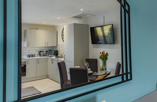 Llangynin Cabaña | 1 bedroom accommodation in Llangynin