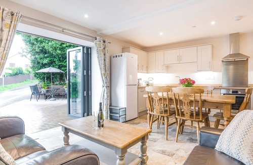 Battle Cabaña | 1 bedroom accommodation in Brecon