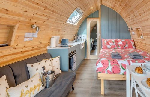 Thirsk Cabaña | 1 bedroom accommodation in South Kilvington, near Thirsk