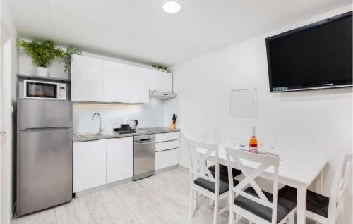 Punat Apartamento | 1 Bedroom Amazing Apartment In Krk