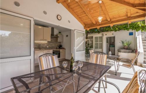 Punat Apartamento | 1 Bedroom Amazing Apartment In Krk