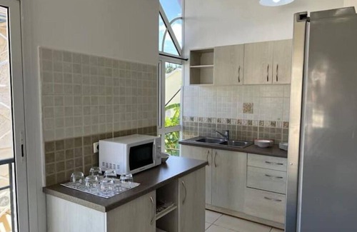 Antananarivo Avaradrano Apartamento | 1 Bedroom Apartment with Air Conditioning 85 m² - Kitchen and Terrace