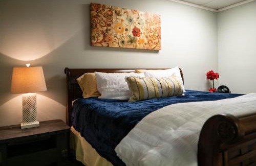 Pilot Mountain Apartamento | 1-bedroom apartment, sleeps 4, in lovely Pilot Mountain-walk to Main st! Unit 2