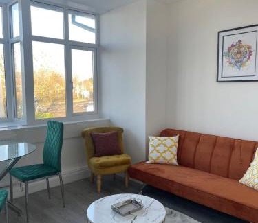 Flitwick Apartamento | 1 Bedroom Apartment - Flitwick - Contractor Friendly - Tourist Ready - Full Kitchen - WiFi - Smart TV - Sofa Bed - FREE Parking - Ideal for Short or Long Stays