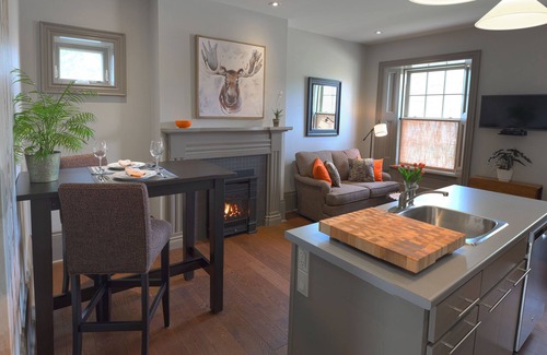 Goderich Apartamento | 1 Bedroom Apartment in Beautifully Renovated Heritage Home