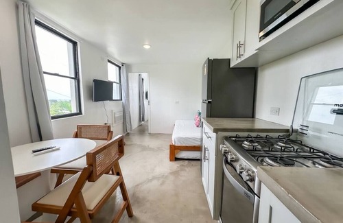 Maxwell Apartamento | 1 Bedroom APT 4A, Oceanview + Pool, Near Beach | @ Paradise Point Barbados
