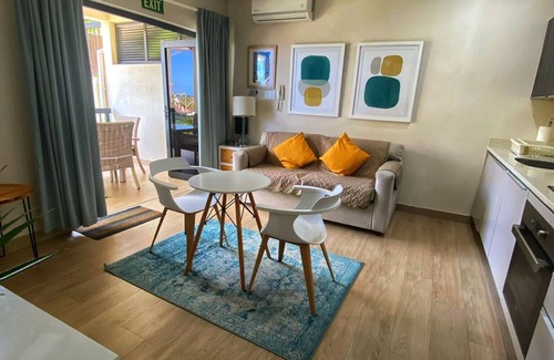 Fitts Village Apartamento | ¡Nuevo apartamento de 1 habitación en Fitts Village a tiro de piedra de la playa!