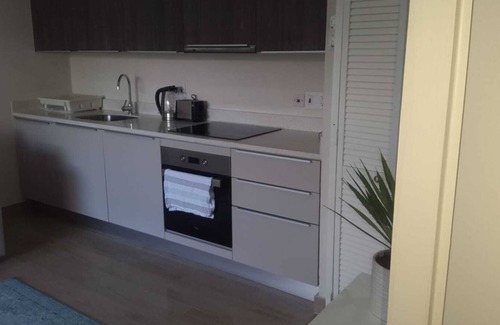 Fitts Village Apartamento | ¡Nuevo apartamento de 1 habitación en Fitts Village a tiro de piedra de la playa!