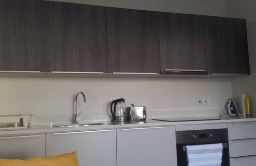 Fitts Village Apartamento | ¡Nuevo apartamento de 1 habitación en Fitts Village a tiro de piedra de la playa!