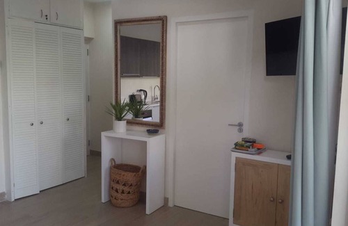 Fitts Village Apartamento | ¡Nuevo apartamento de 1 habitación en Fitts Village a tiro de piedra de la playa!
