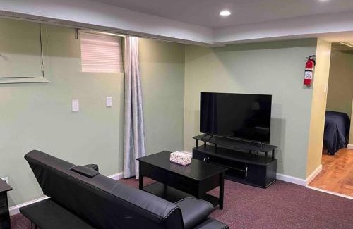 Bellerose Terrace Apartamento | 1 Bedroom Basement, NEWLY Renovated