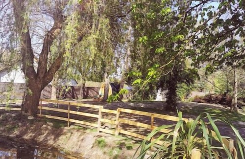 Pruniers-en-Sologne Chalet De Esquí | 1 Bedroom Chalet in Pruniers-en-Sologne