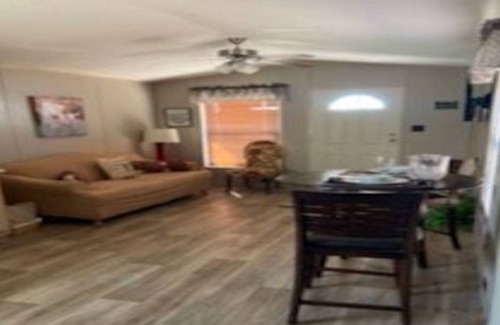 Henrietta Casa | 1 bedroom cabin by Kataluma Nightly Rentals