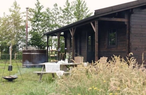 Oosterwolde Cabina | 1 bedroom cabin in oosterwolde