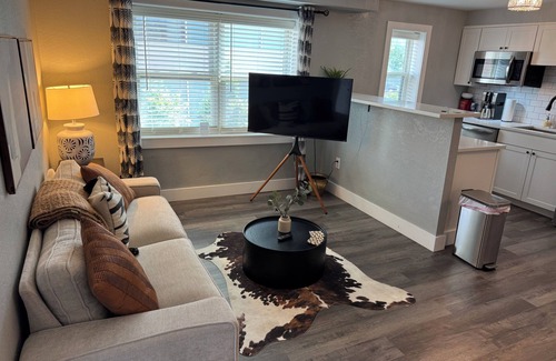 Country Club Plaza Area Apartamento | 1 Bedroom Condo on the Plaza 41