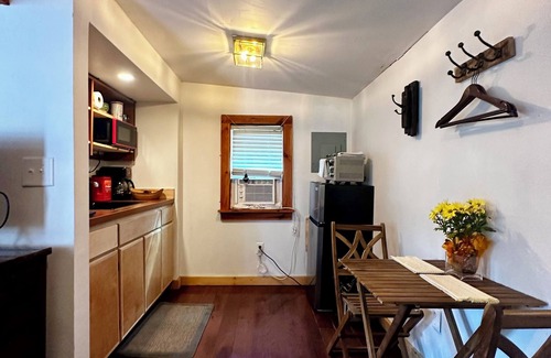 Clinton Cabaña | 1-bedroom cottage with Grove Beach 🏖️ access.