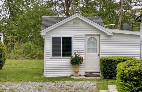 Clinton Cabaña | 1-bedroom cottage with Grove Beach 🏖️ access.