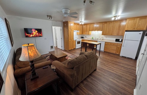Albany Apartamento | 1-Bedroom Duplex with Private Garage - Extended Stay Rental in Albany