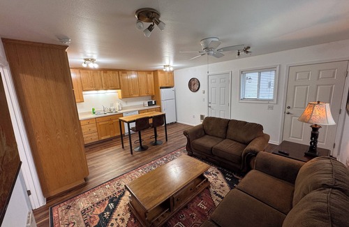 Albany Apartamento | 1-Bedroom Duplex with Private Garage - Extended Stay Rental in Albany