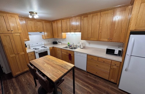 Albany Apartamento | 1-Bedroom Duplex with Private Garage - Extended Stay Rental in Albany