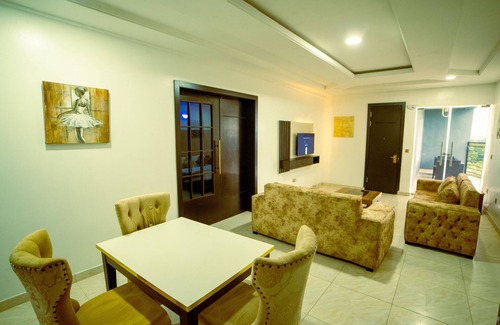 Ofin Casa | 1-Bedroom Flat - Sleeps 3 - Pool - Spa - Parking