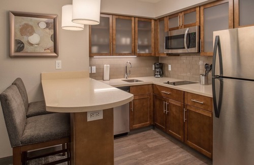 Hillsboro Condominio | 1 Bedroom | Free Breakfast. Pool. Gym.