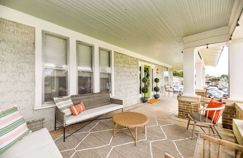 Burlington Apartamento | 1 Bedroom Full Apartment | Unique, Uplifting & Serene