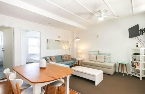 Burleigh Heads Apartamento | 1 Bedroom Funky Beach Apartment Steps To The Beach