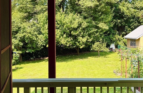 Southeast Yonkers Apartamento | 1-Bedroom Garden Apartment