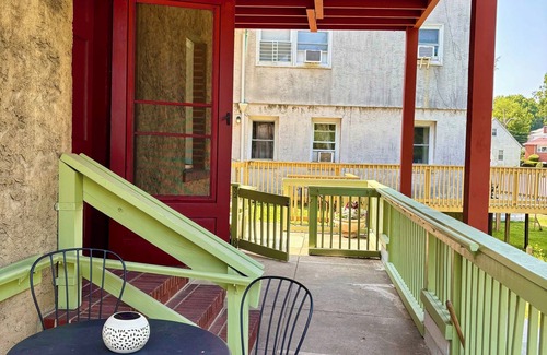Southeast Yonkers Apartamento | 1-Bedroom Garden Apartment