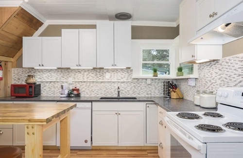 Anaconda Casa | One Bedroom Home with AC in Goosetown