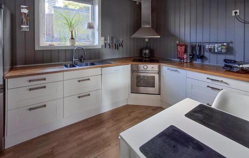 Larvik Apartamento | 1 Bedroom Gorgeous Apartment In Larvik