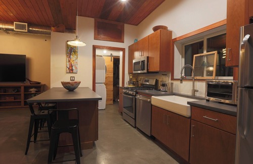 Winter Haven Cabaña | 1-Bedroom Guest Cottage on Historic Lakefront Estate