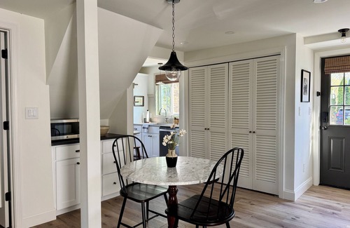 South Glastonbury Apartamento | 1 Bedroom in Historic Glastonbury Center off Main St!