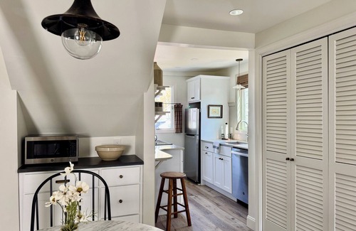 South Glastonbury Apartamento | 1 Bedroom in Historic Glastonbury Center off Main St!