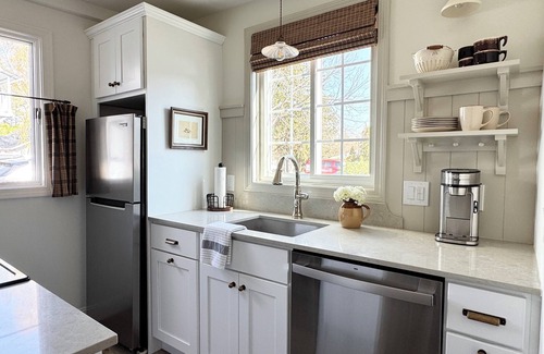 South Glastonbury Apartamento | 1 Bedroom in Historic Glastonbury Center off Main St!