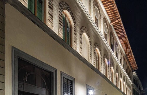 Sant' Ambrogio Apartamento | 1-Bedroom Luxury Apartment 'The Traveler' at Palazzo Portinari Salviati