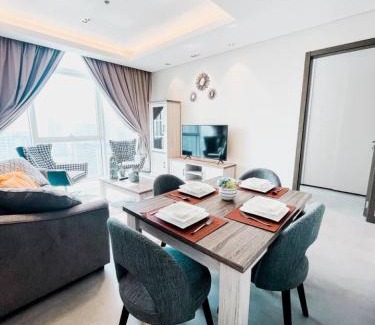 Manama Apartamento | 1 Bedroom Luxury Condo Catamaran City View