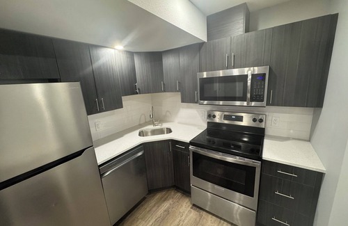 Regina Casa | 1-Bedroom | On site Parking | near YQR Airport
