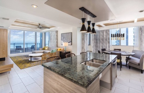 Clearwater Beach Complejo | 1 Bedroom Presidential Suite at Wyndham Clearwater Beach Resort - Sleeps 4