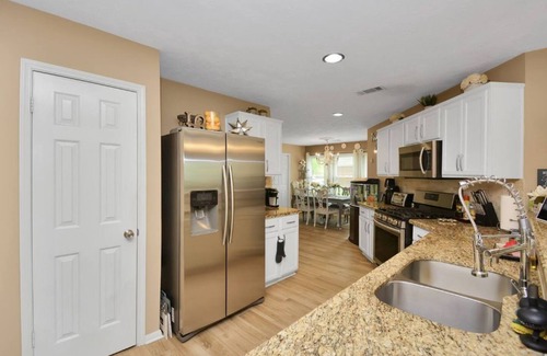 Barker Casa | 1 Bedroom | Private Home and Backyard and Deck
