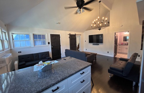 Fort Worth Casa | 1-bedroom Private Suite in Fort Worth minutes away from the Stockyards.
