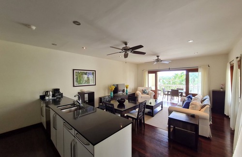 Freetown Apartamento | 1-Bedroom Resort Suite - Bar, Pool & Beach Access