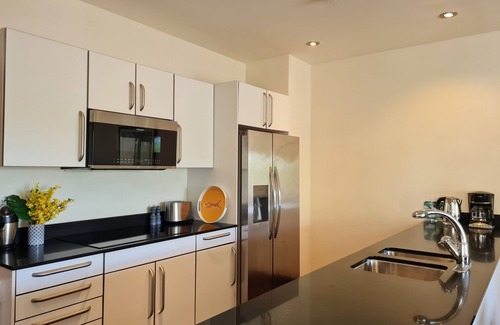 Freetown Apartamento | 1-Bedroom Resort Suite - Bar, Pool & Beach Access